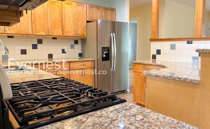 380 Martin Dr - Photo 3 of 18