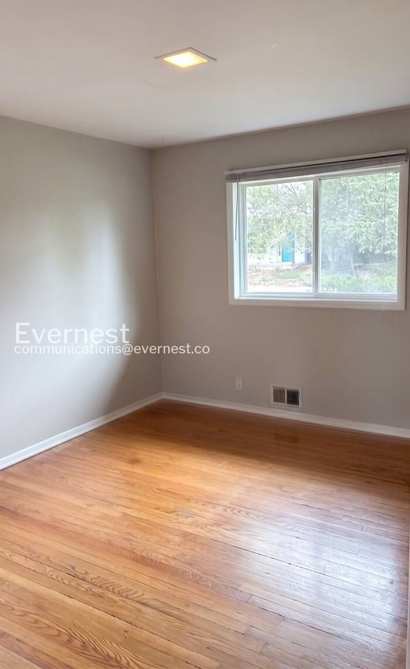 380 Martin Dr - Photo 7 of 18