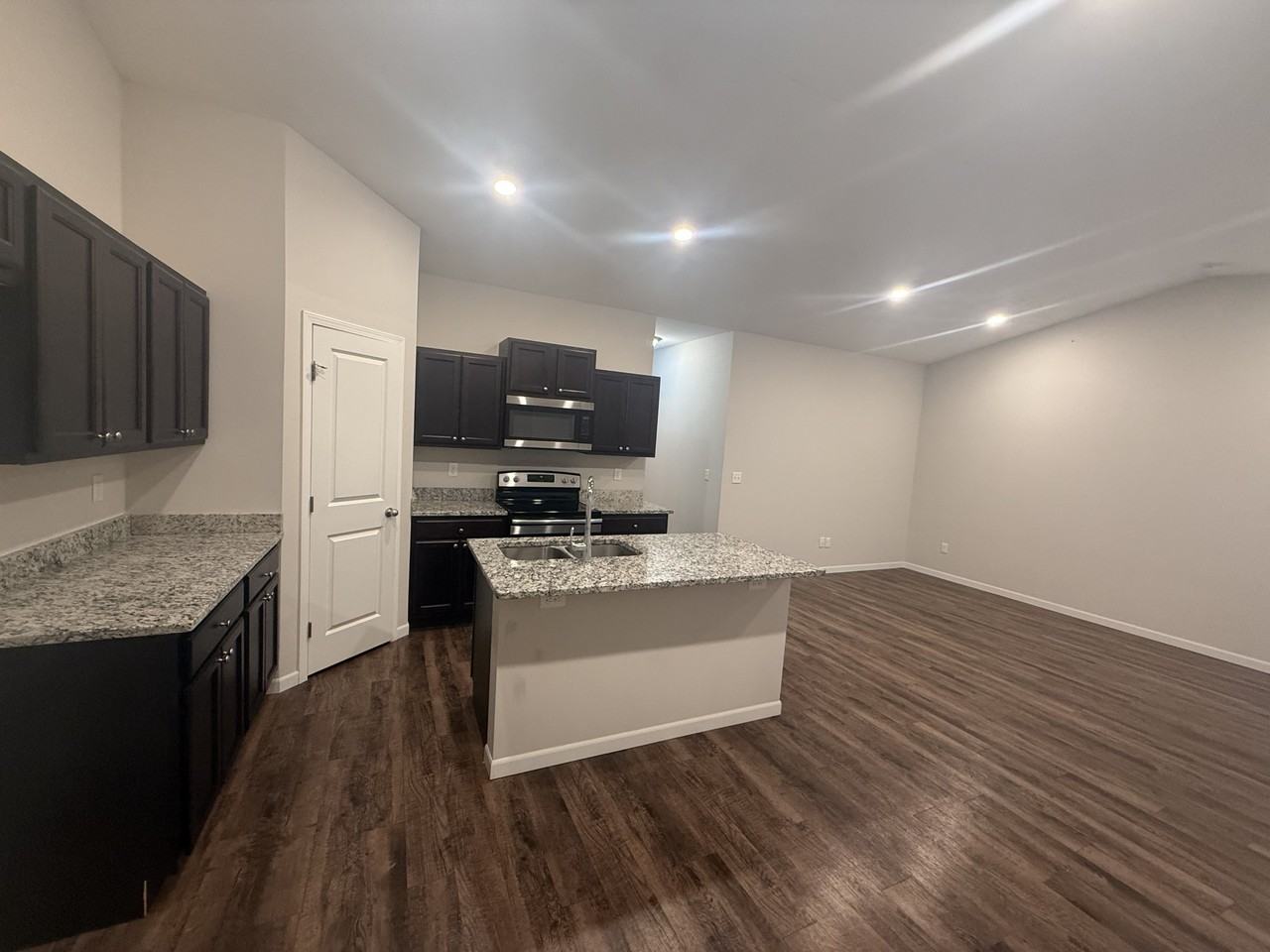 1350 N Azena St #1350 - Photo 3 of 12
