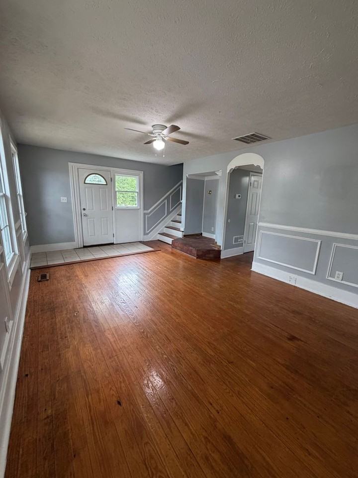 556 Burlington Ct - Photo 2 of 26