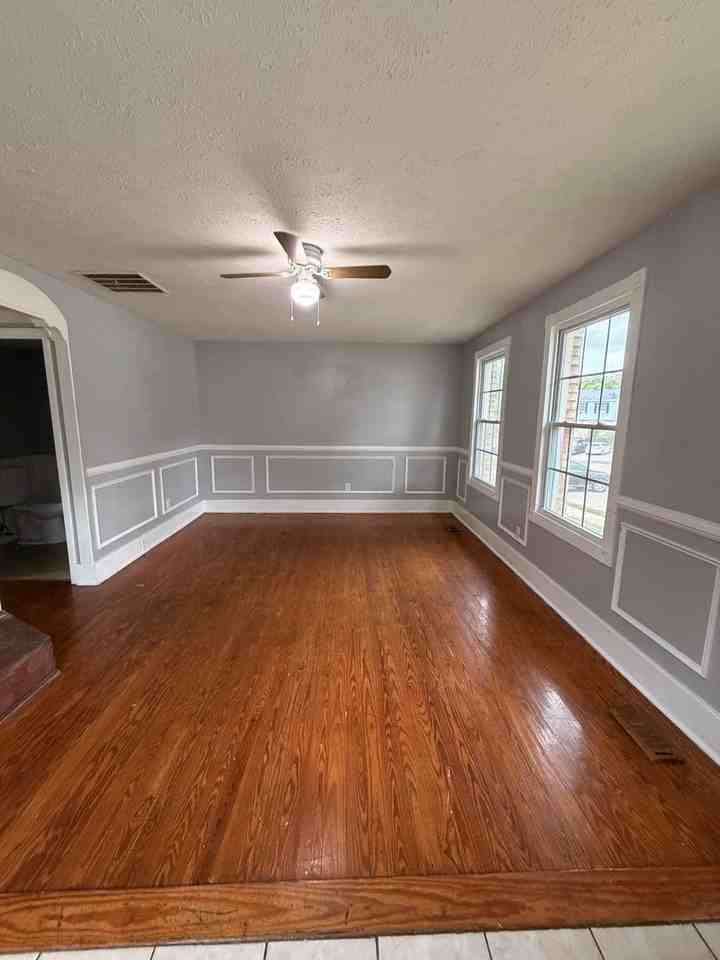 556 Burlington Ct - Photo 5 of 26