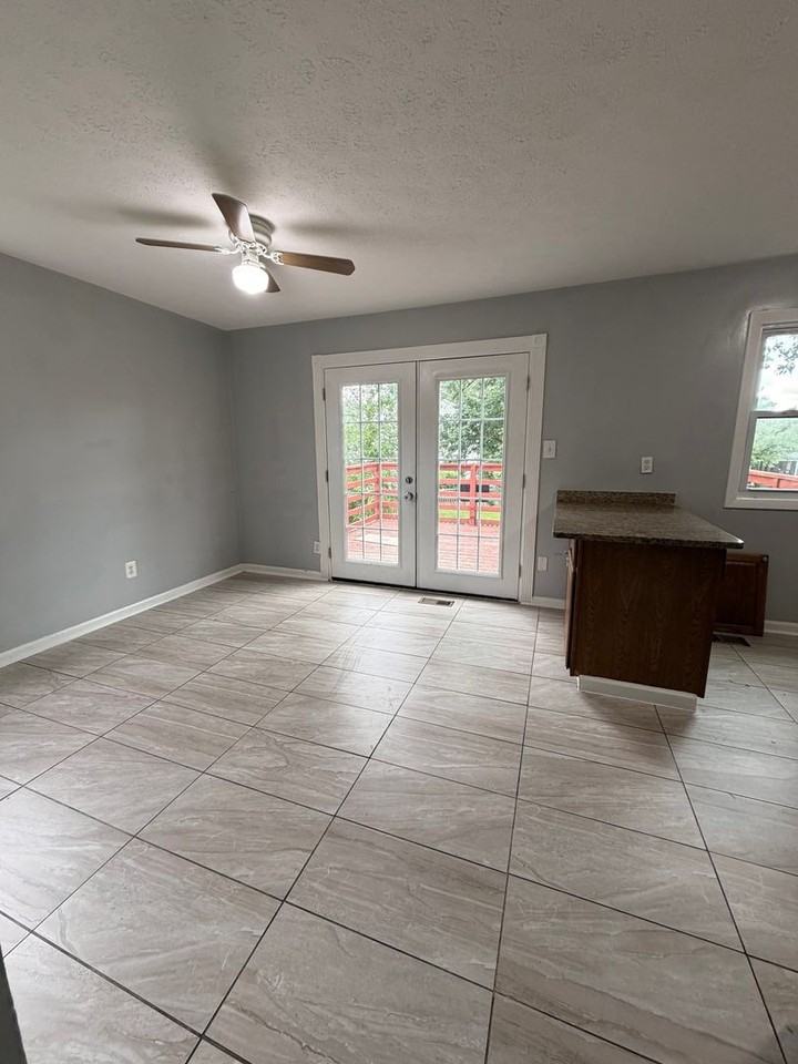 556 Burlington Ct - Photo 7 of 26