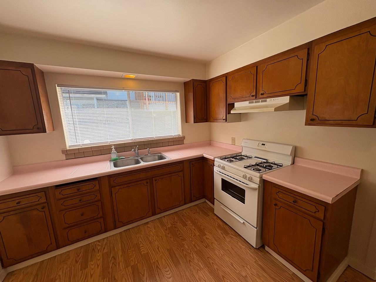 570 Granite Ave - Photo 6 of 14