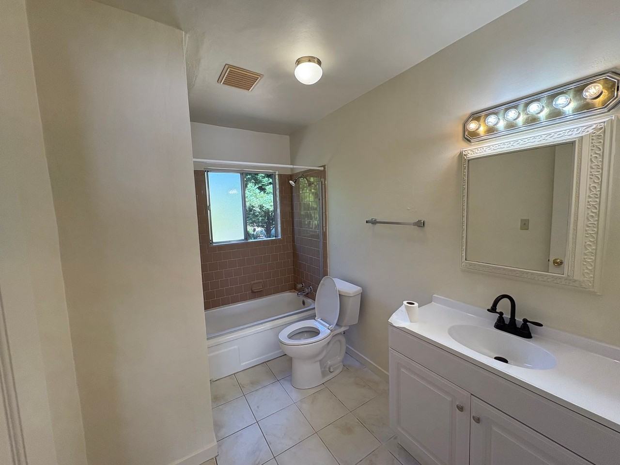 570 Granite Ave - Photo 5 of 14