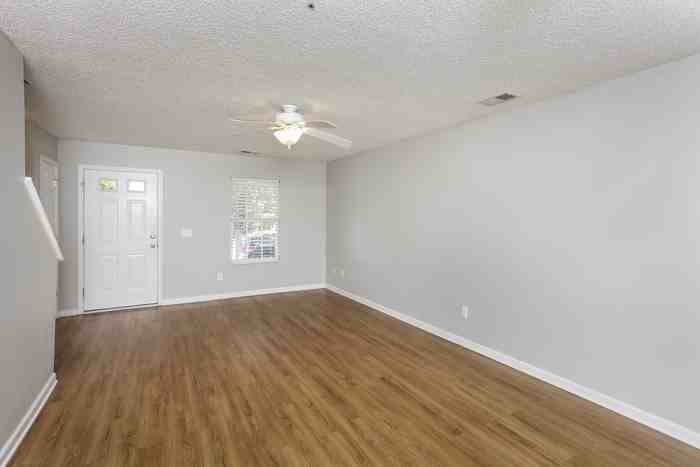 313 Denman Loop - Photo 3 of 10