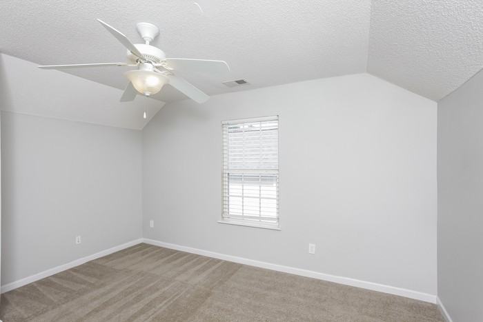 313 Denman Loop - Photo 5 of 10