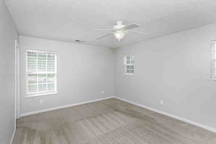 313 Denman Loop - Photo 7 of 10