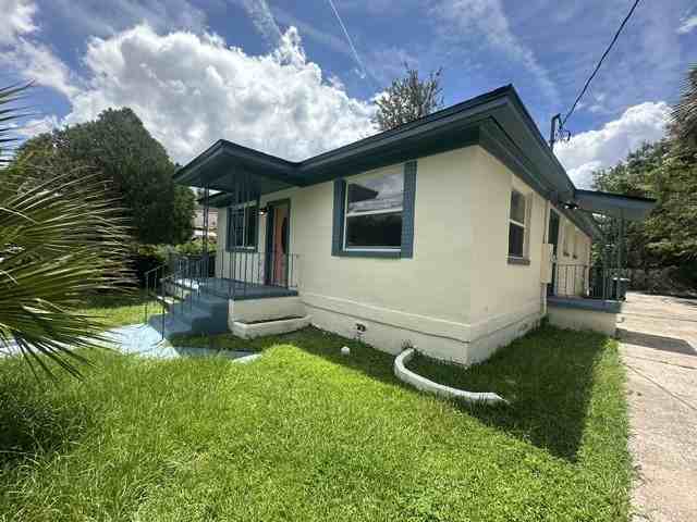 1552 W 14th St - Photo 2 of 15