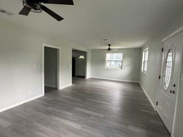 1552 W 14th St - Photo 4 of 15
