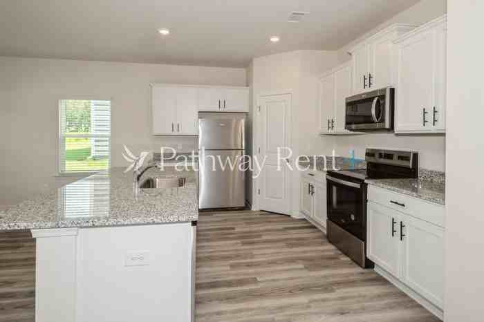 612 Mackenzie Cv - Photo 4 of 19