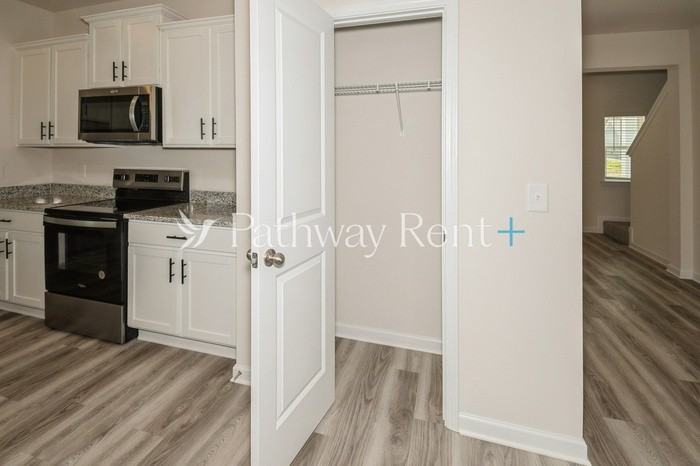 612 Mackenzie Cv - Photo 5 of 19