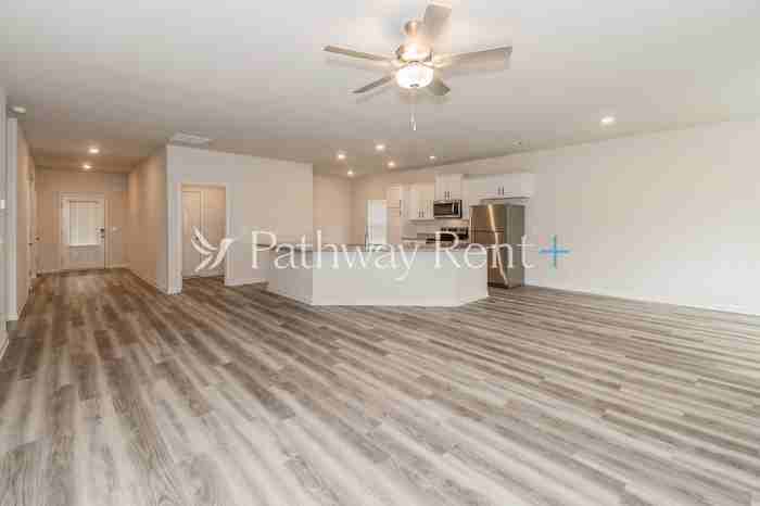 603 Mackenzie Cv - Photo 3 of 23