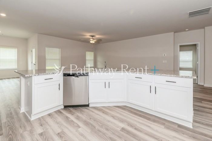 603 Mackenzie Cv - Photo 6 of 23