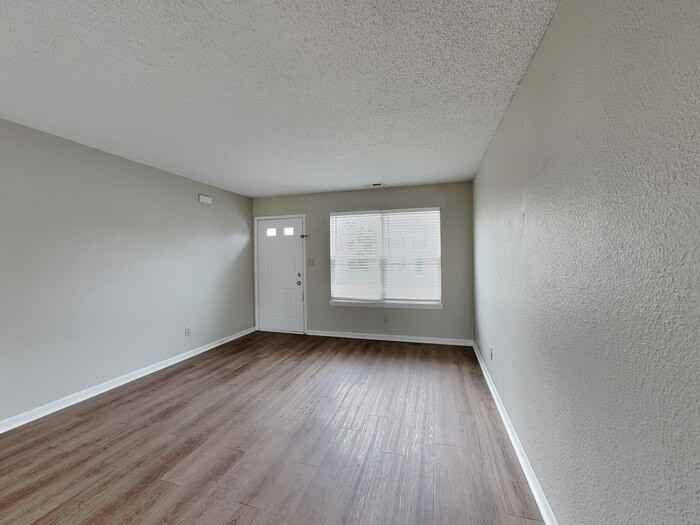 4073 Fairoaks Dr - Photo 3 of 17