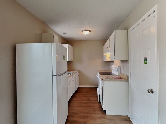 4073 Fairoaks Dr - Photo 5 of 17