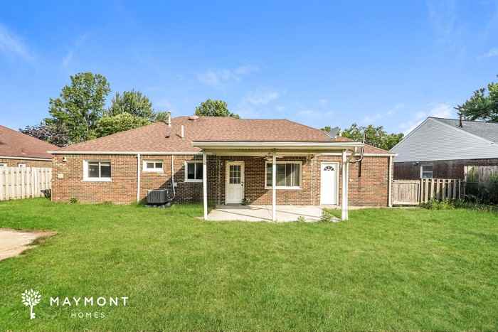693 Birch Ave - Photo 3 of 3
