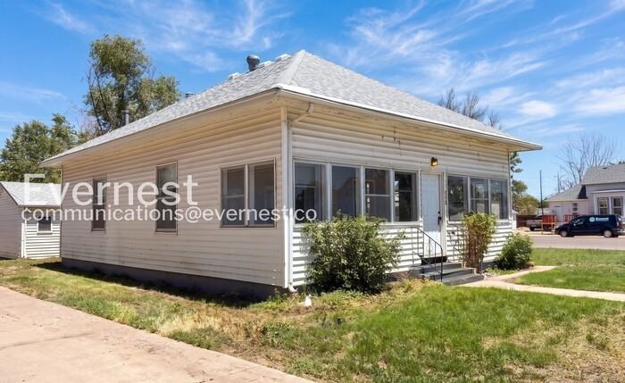 301 13th St - Photo 2 of 25