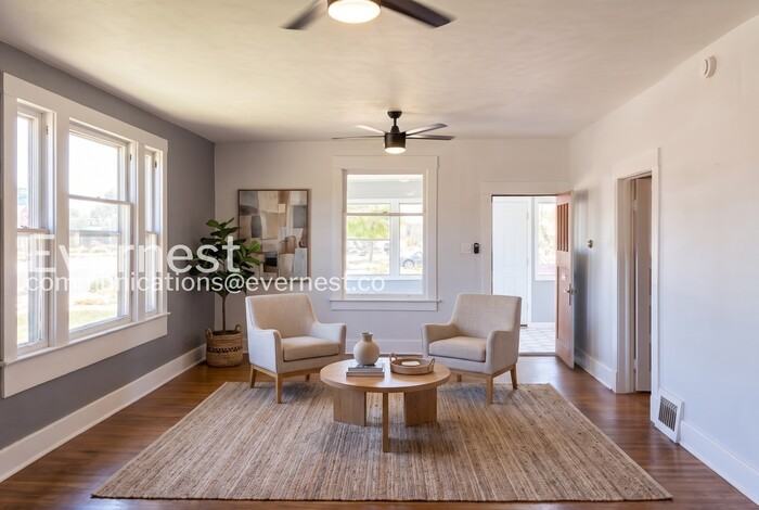 301 13th St - Photo 3 of 25