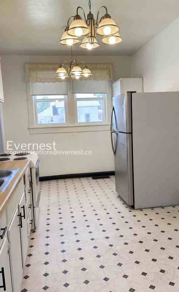 301 13th St - Photo 5 of 25