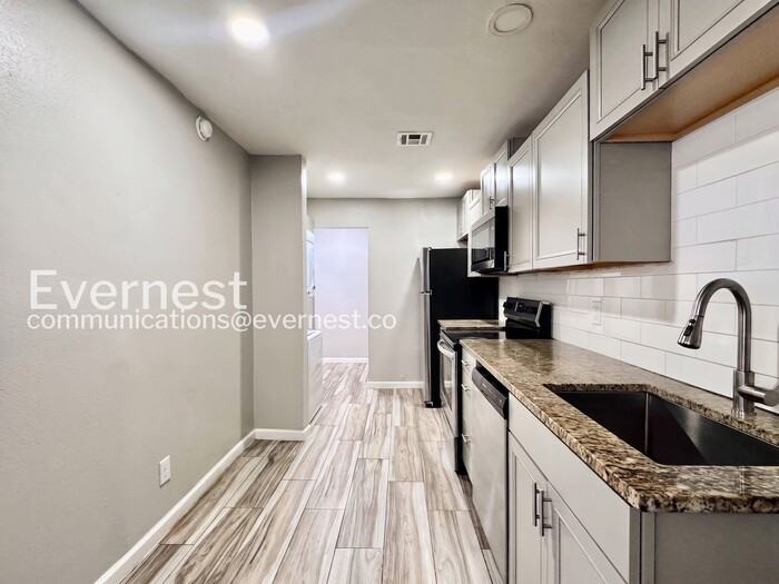 613 E Xyler St - Photo 5 of 19