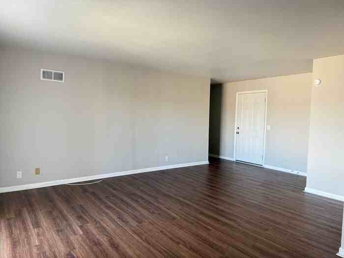 550B E Bledsoe St - Photo 2 of 46