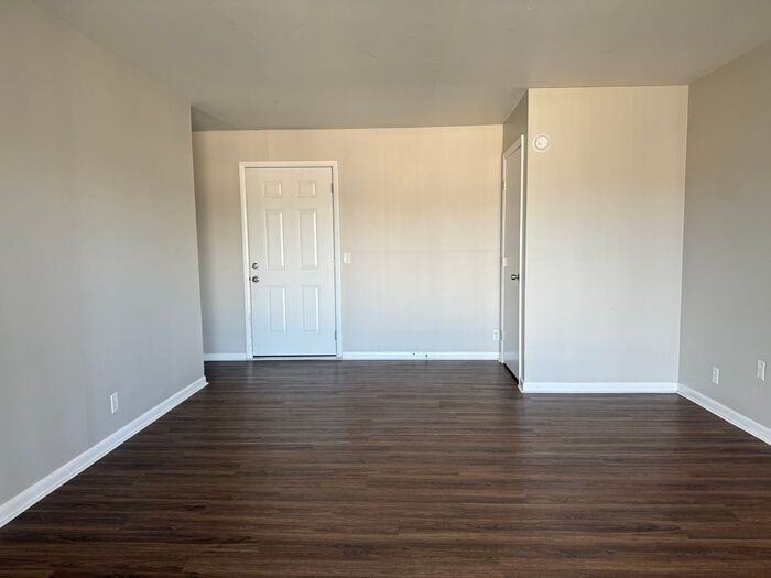 550B E Bledsoe St - Photo 3 of 46