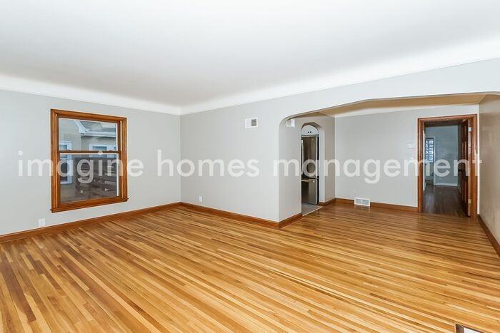 5925 Chicago Ave - Photo 4 of 14
