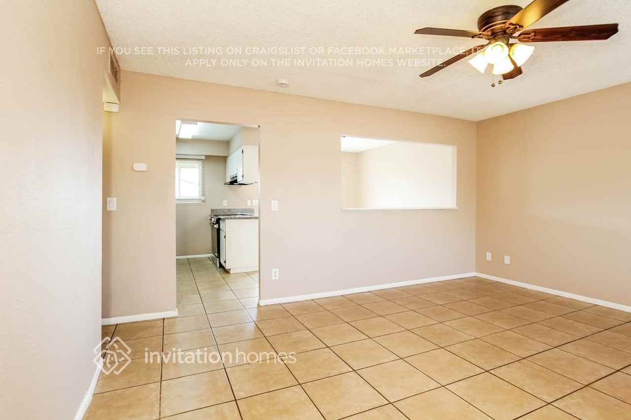 11605 N 58th Ave - Photo 3 of 17