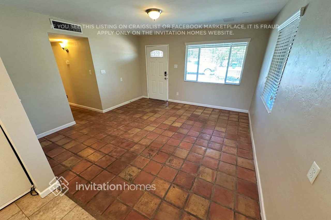 4402 S Park Dr - Photo 2 of 10