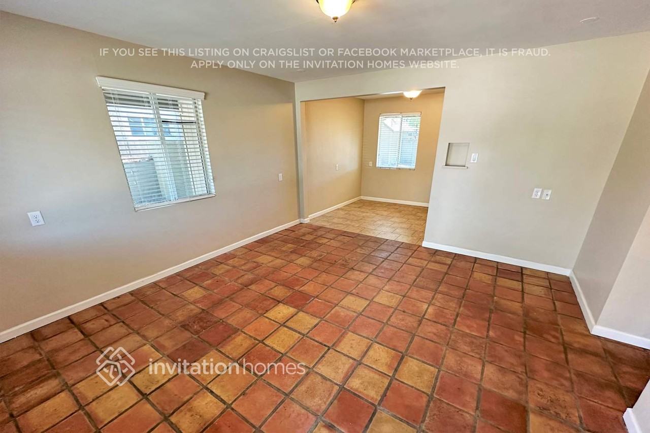 4402 S Park Dr - Photo 3 of 10