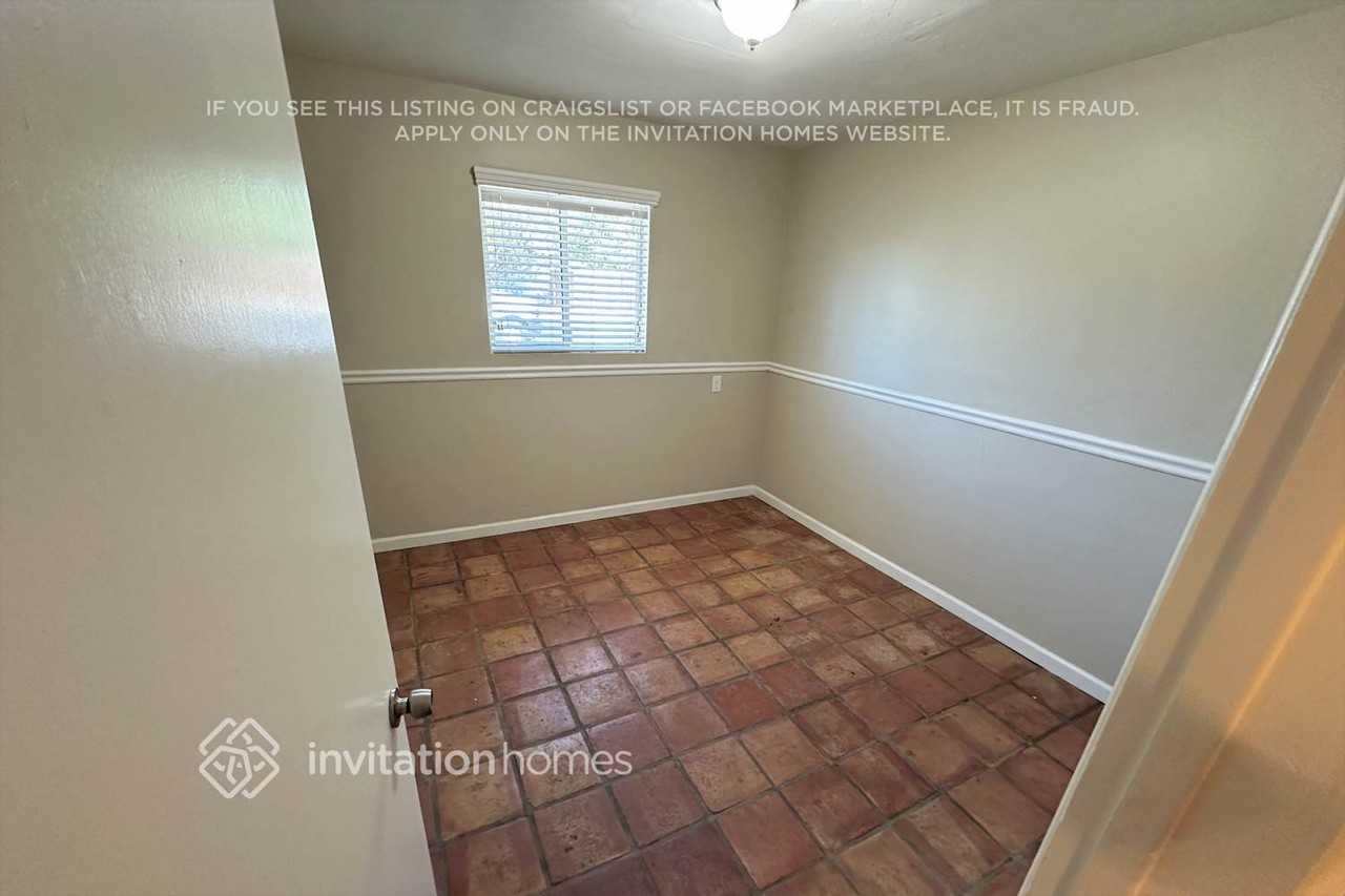 4402 S Park Dr - Photo 6 of 10