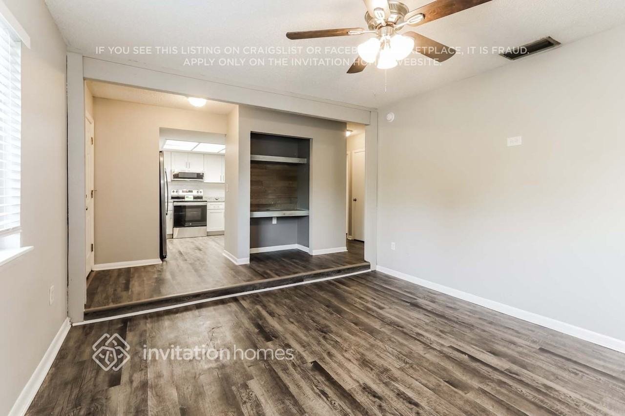 1306 Gulfview Woods Ln - Photo 3 of 17