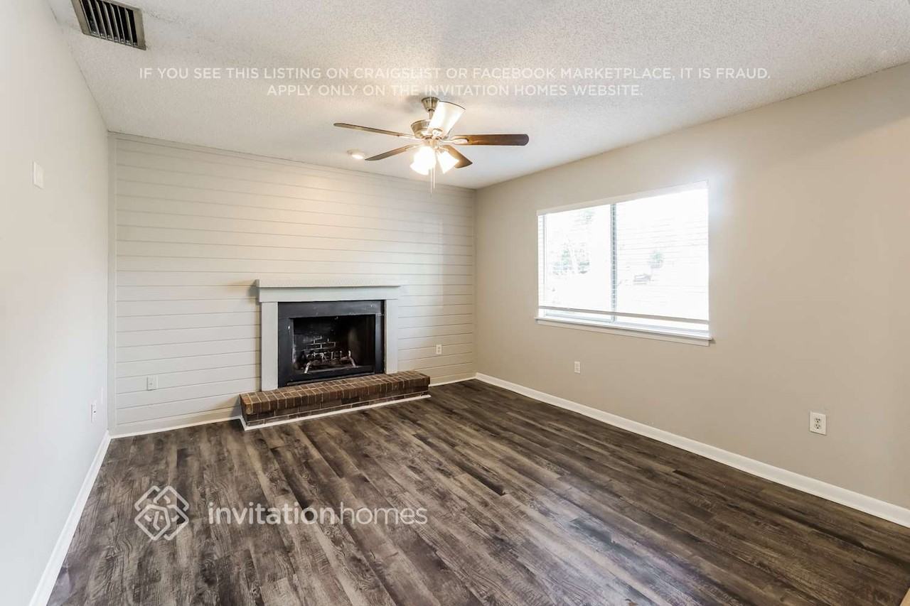 1306 Gulfview Woods Ln - Photo 4 of 17