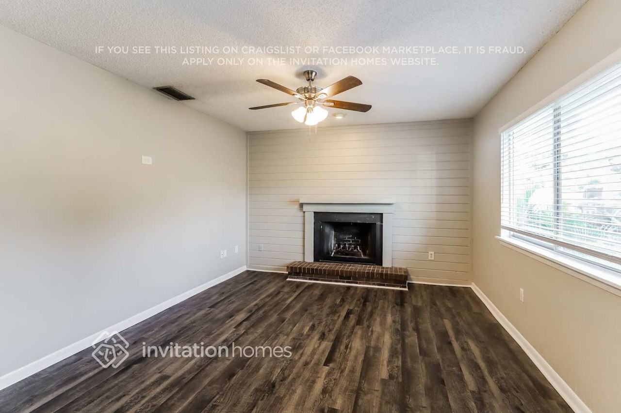 1306 Gulfview Woods Ln - Photo 5 of 17
