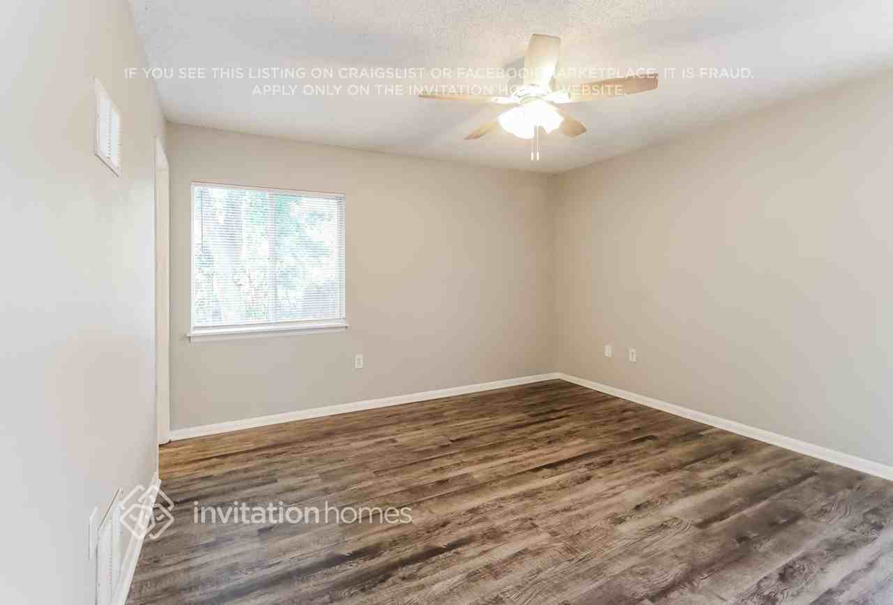1306 Gulfview Woods Ln - Photo 7 of 17