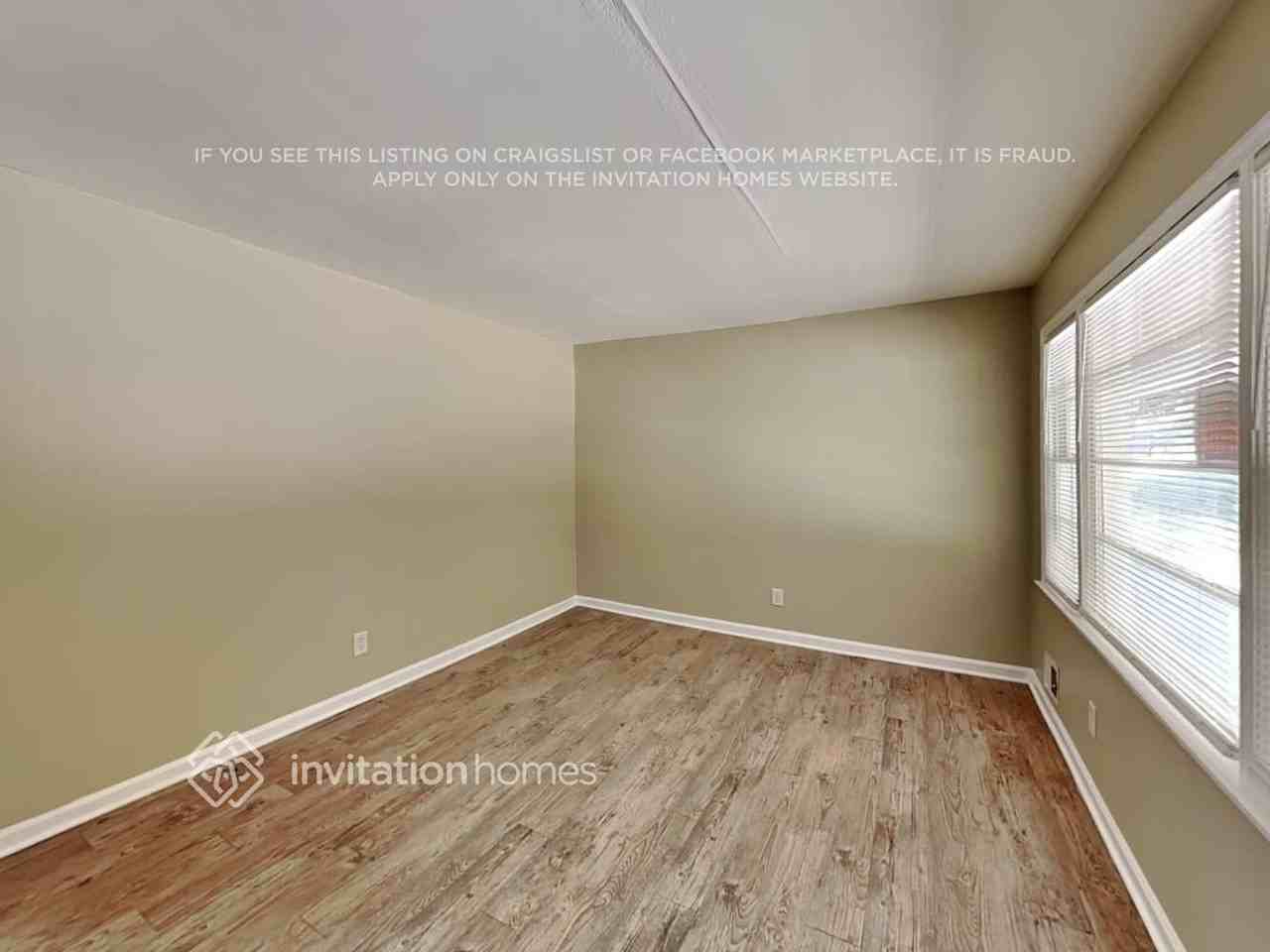 1557 Virginia Pl - Photo 3 of 17