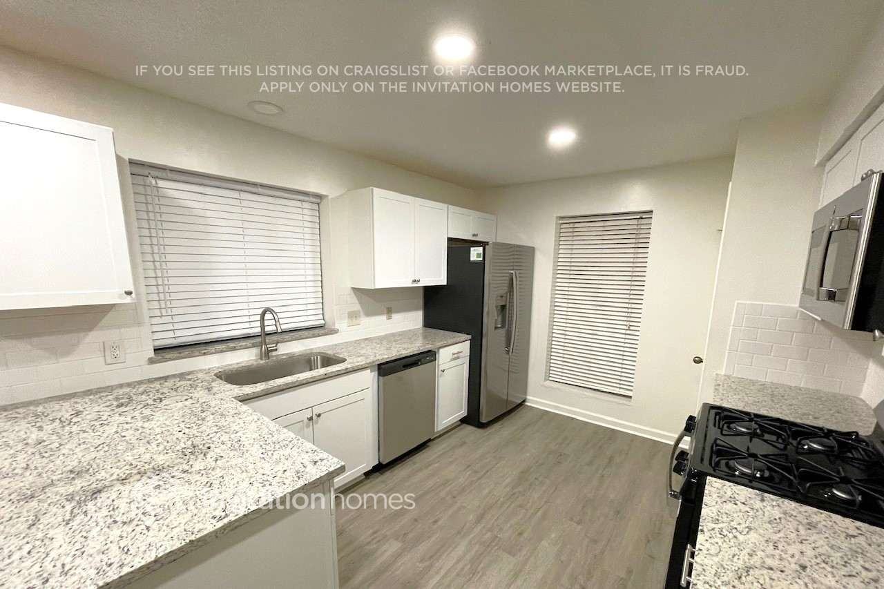 16302 Hickory Point Rd - Photo 4 of 15