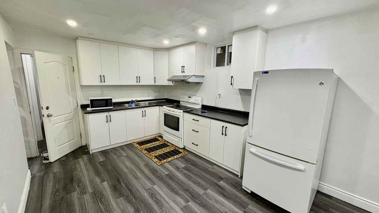 36 McLaughlin Road North - Photo 3 of 15