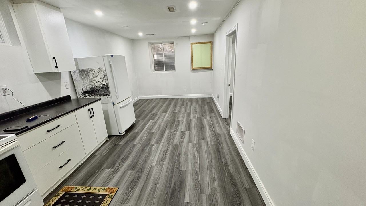36 McLaughlin Road North - Photo 6 of 15