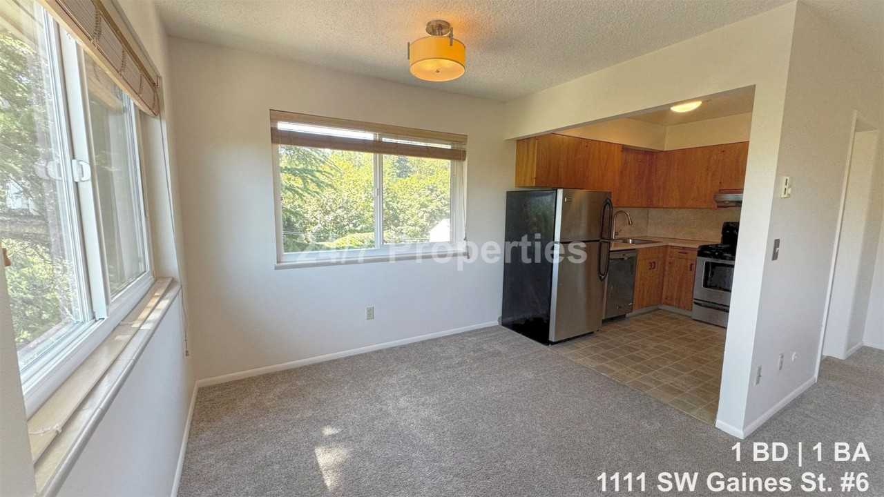 1111 Sw Gaines St #06 - Photo 3 of 10