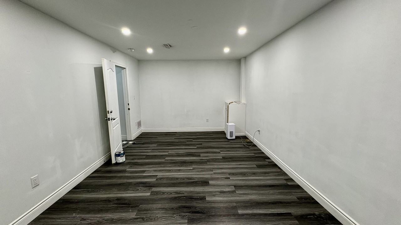36 McLaughlin Road North - Photo 2 of 21