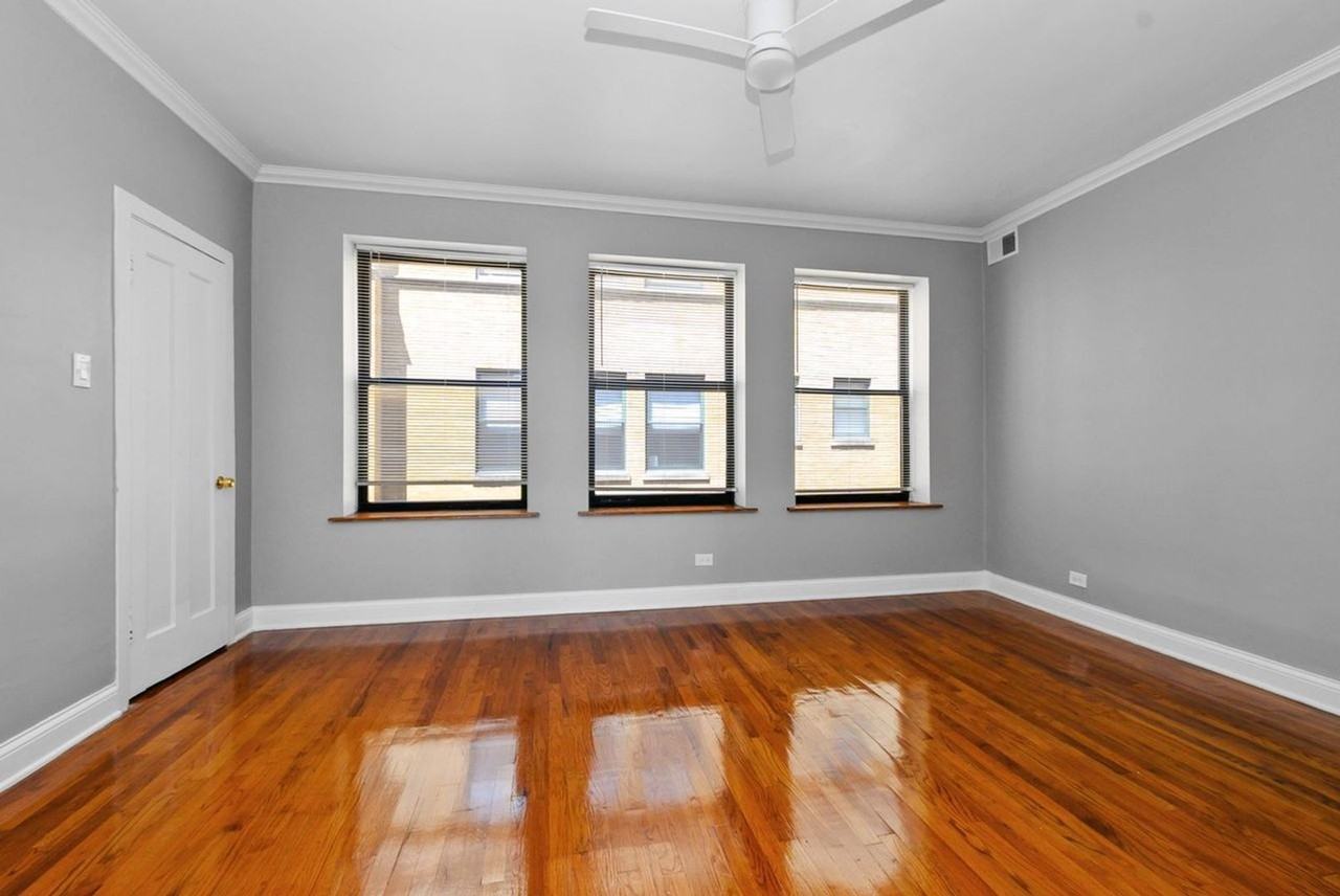 7219 S Yates Blvd - Photo 4 of 8