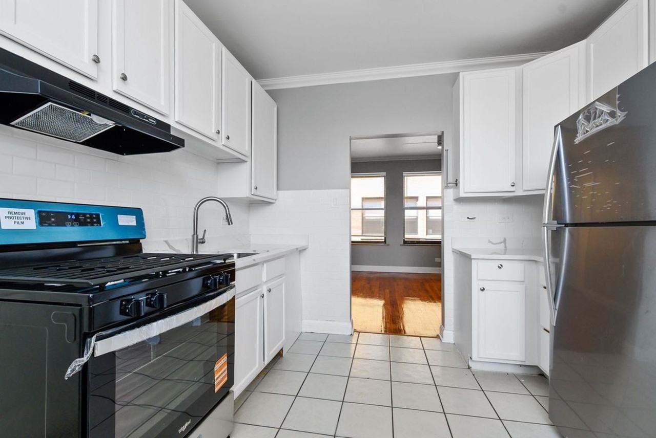 7219 S Yates Blvd - Photo 5 of 8