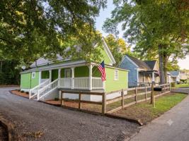 featured image of 725 Williams St