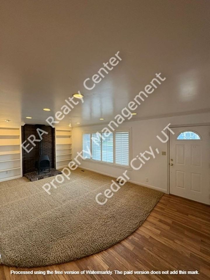 563 S 940 W - Photo 3 of 24