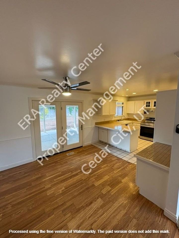 563 S 940 W - Photo 4 of 24