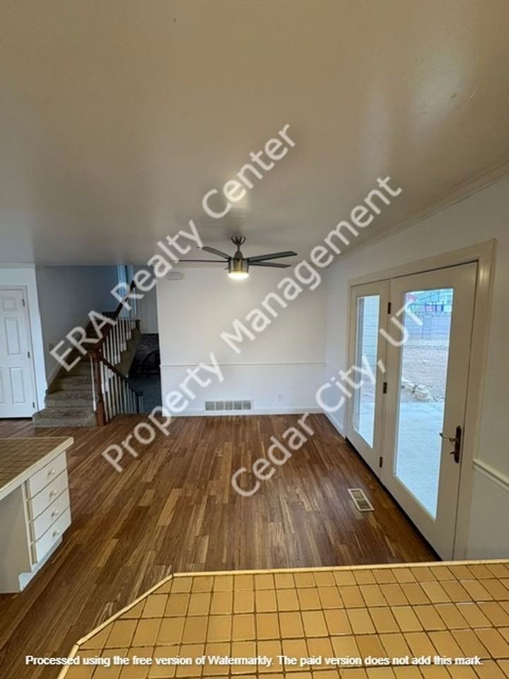 563 S 940 W - Photo 5 of 24