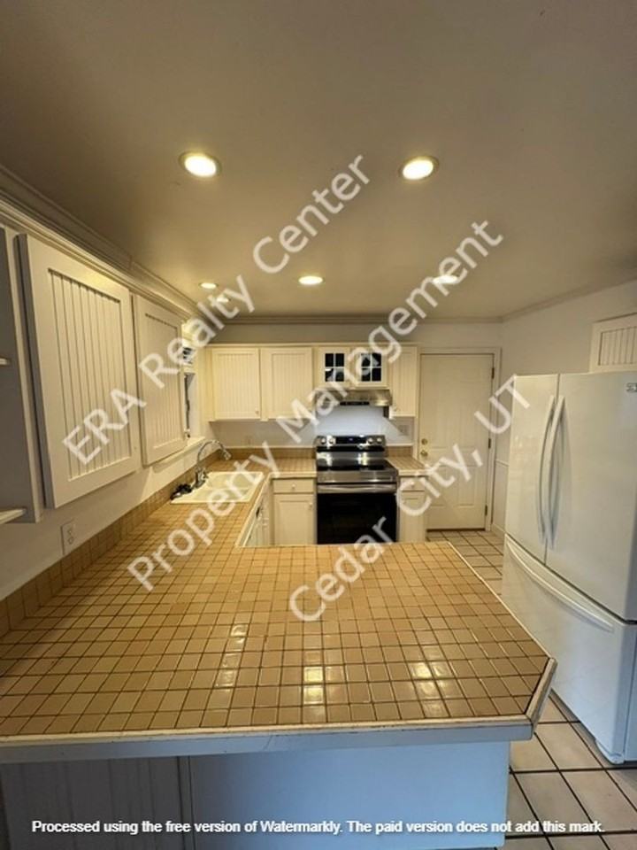 563 S 940 W - Photo 6 of 24