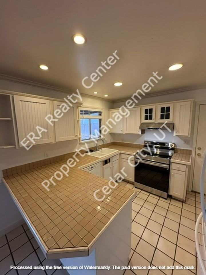 563 S 940 W - Photo 7 of 24