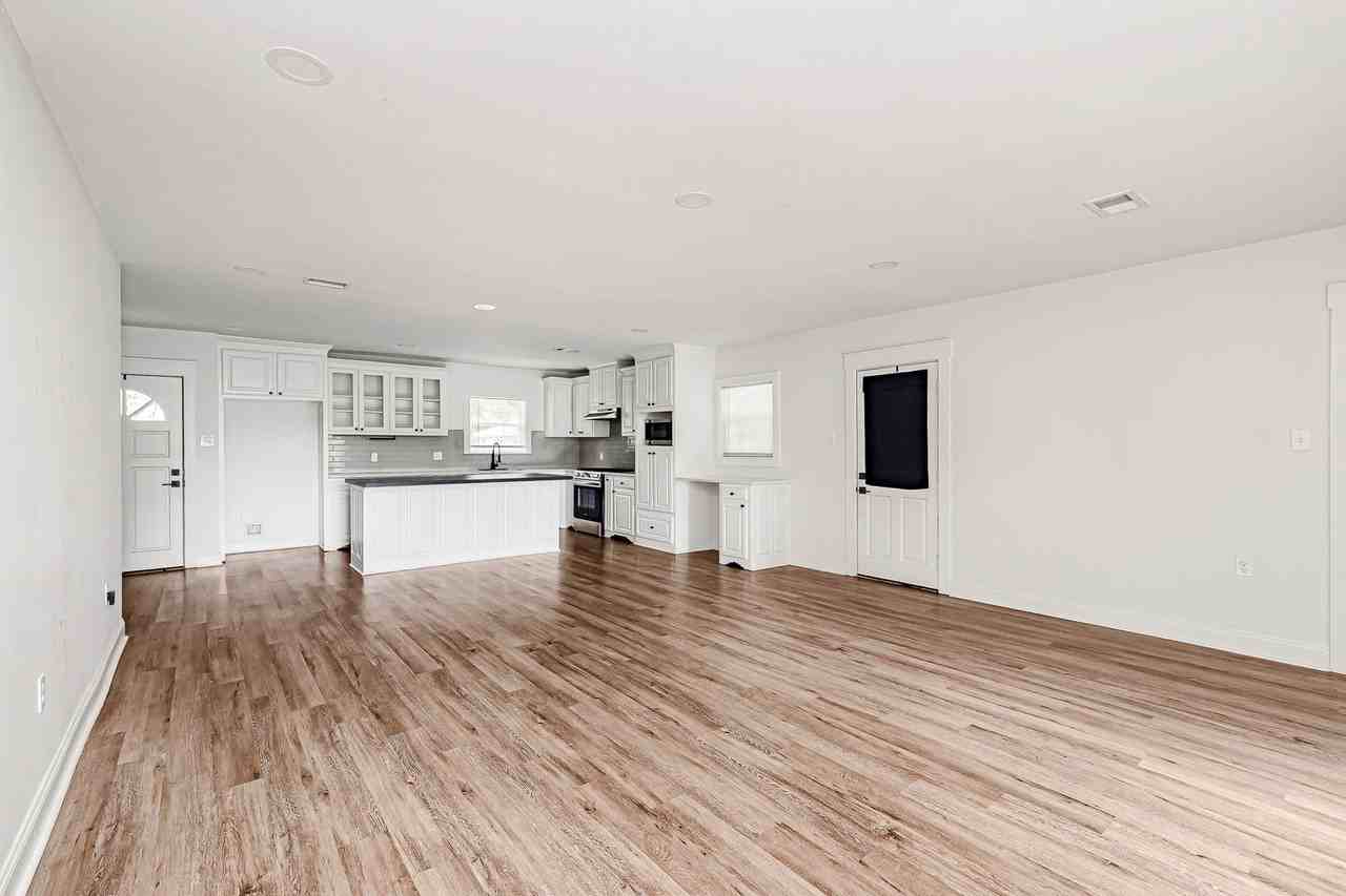 9753 Mollylea Dr - Photo 3 of 10